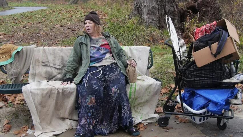 Видео женщин бомжей. Американские бездомные женщины.