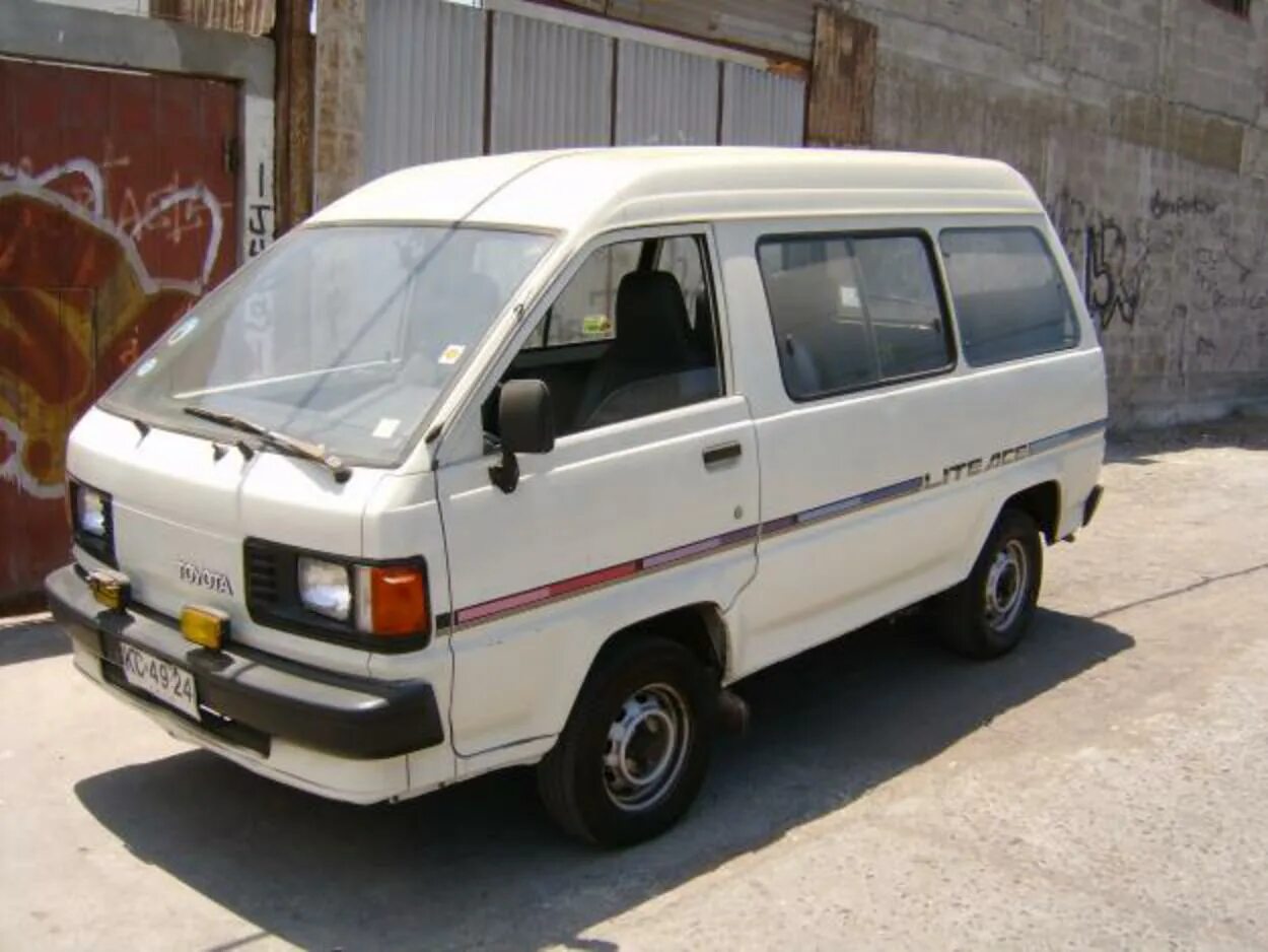 Toyota Lite Ace. Toyota Lite Ace 2. Toyota Town Ace 2 поколение. Toyota Town Ace 1985. Toyota lite купить