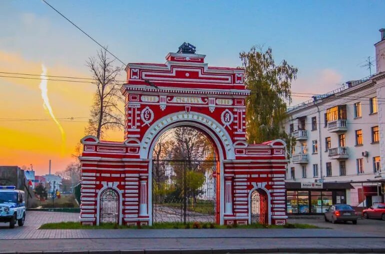 красные ворота казань 2022. красные ворота арка. красные ворота казань. красные ворота казань 2022. красные ворота ухтомский.