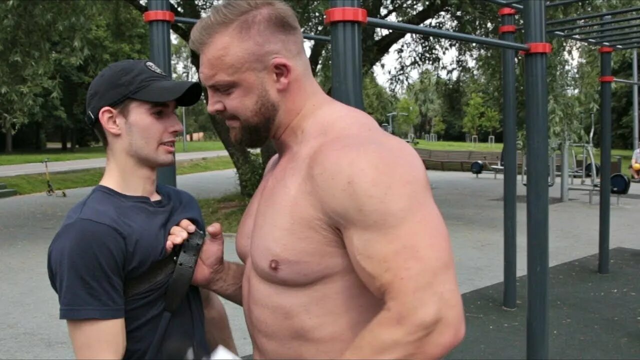 Почему бьют слабых
