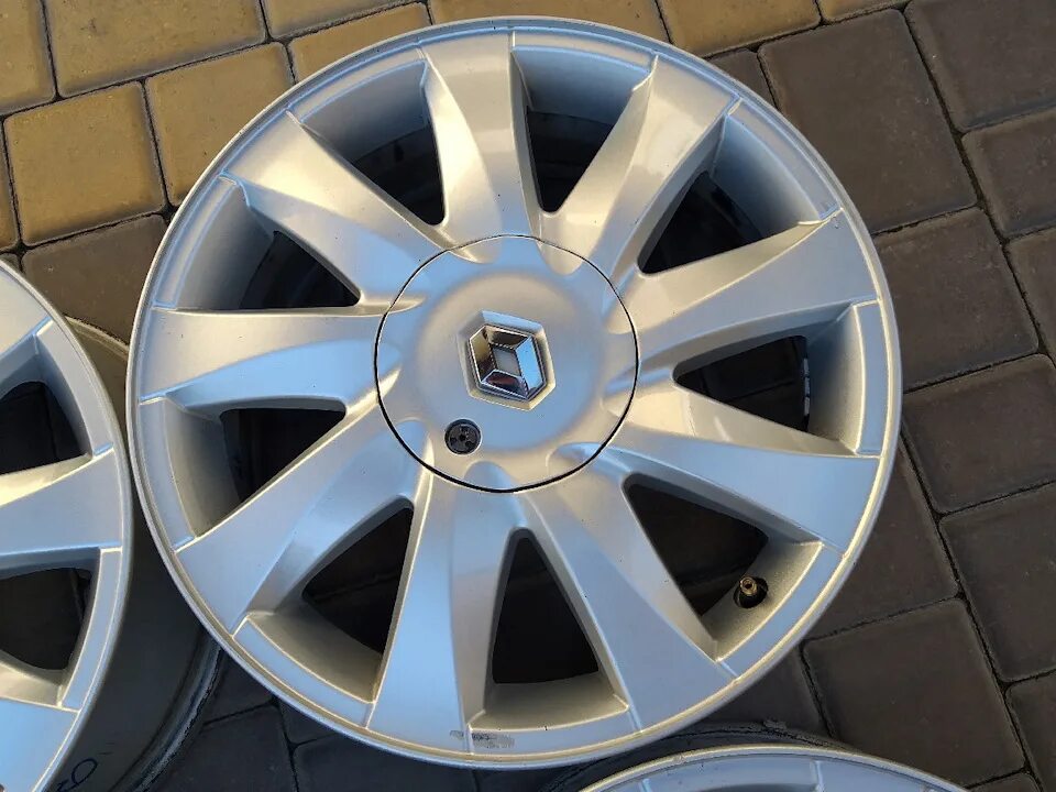 оригинальный диск рено 16. Renault duster диски r16. диски рено лагуна 3 r16. диски renault sandero r16. диски r16 sandero stepway.