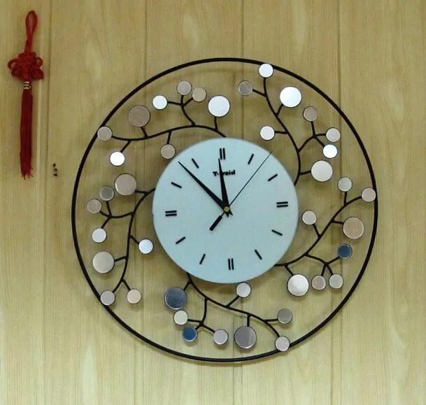 Часы участник сво. Креативные настенные часы. Украсить настенные часы. Часы настенные красивые для интерьера. Настенные часы своими руками.
