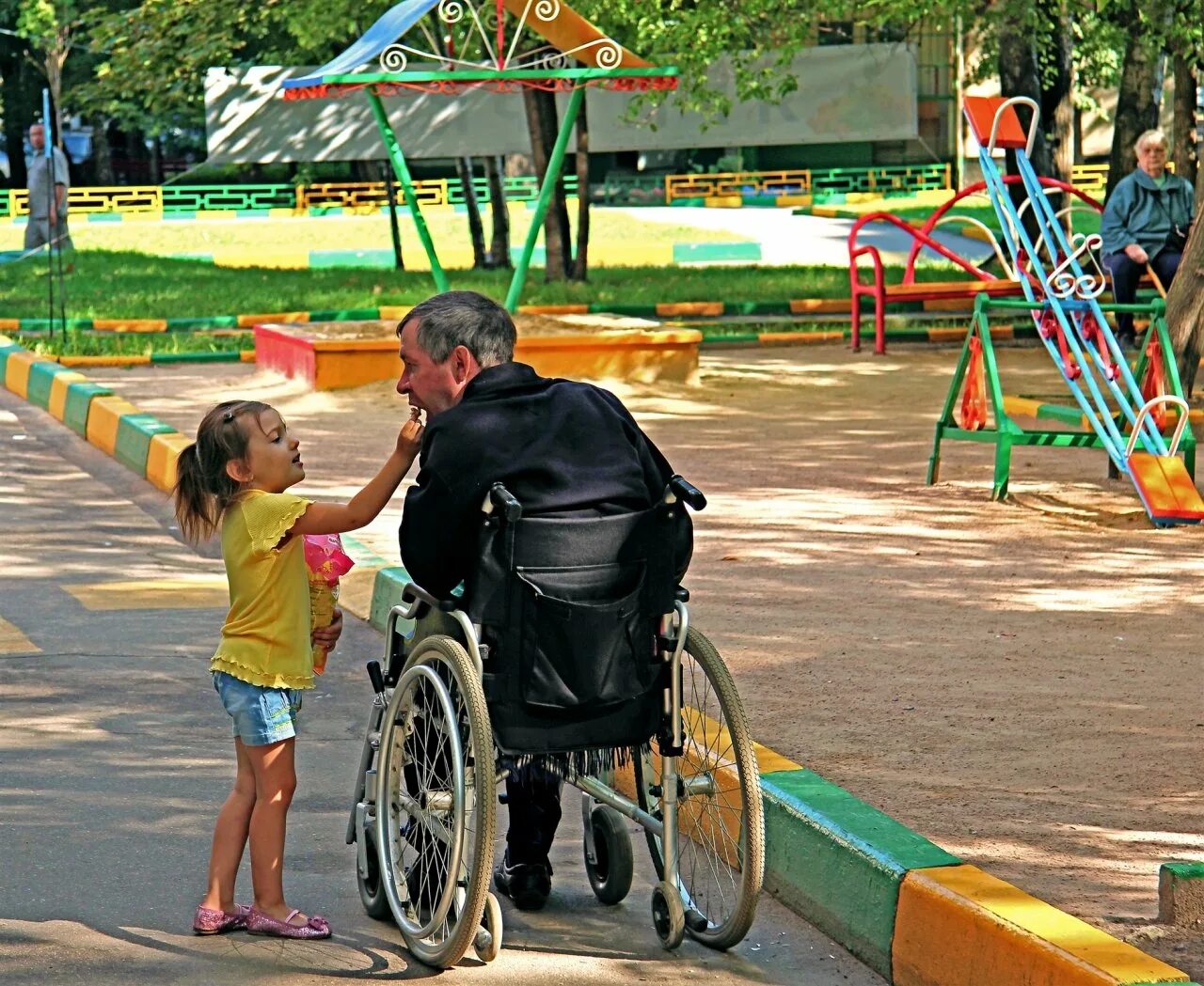 Добрые дела милосердие. Милостыня у храма. Доброта в поступках. Доброта и милосердие. Добрые дела.