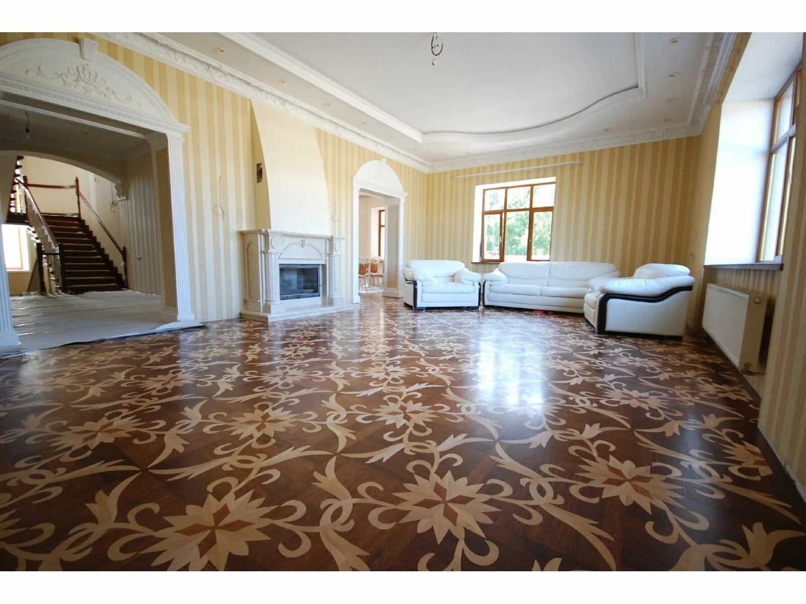 Красивые полы в доме. Дорожки к дому в современном стиле. Небраска штат сельская местность. Дом рядом с полем. Подъездная дорожка к дому.