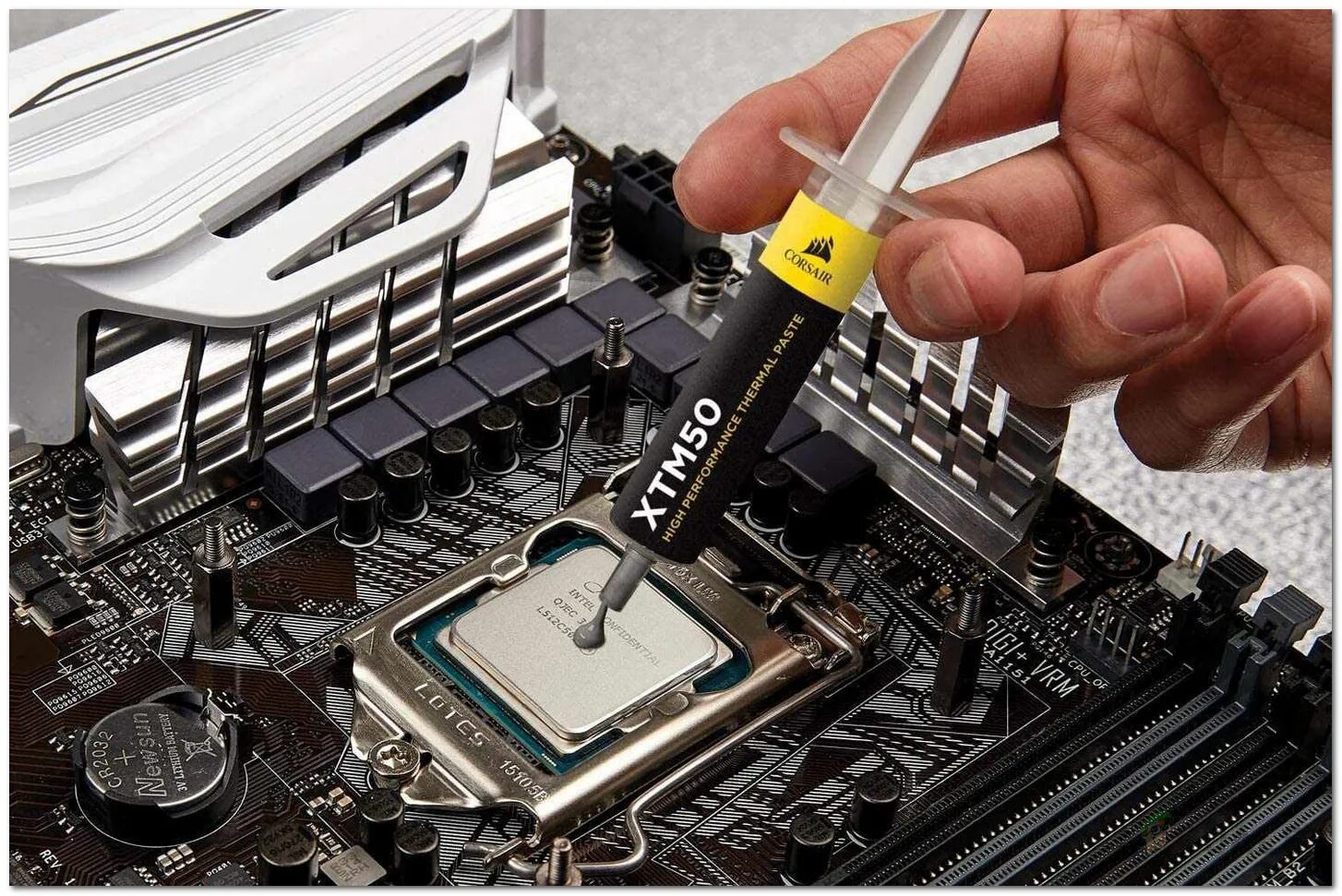 Термопаста для процессора. Thermal paste / термопаста. Термопаста для процессора нанесение. Термопаста на кулере. Термопаста кулер процессор