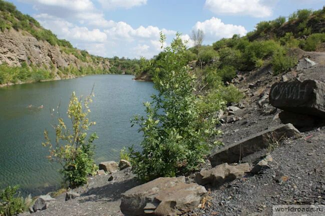 Красный сулин вода. Красносулинский каньон в Ростовской области. Каньон красный Сулин Ростовская область. Красный Сулин пляж каньон. Красный Сулин озеро каньон.