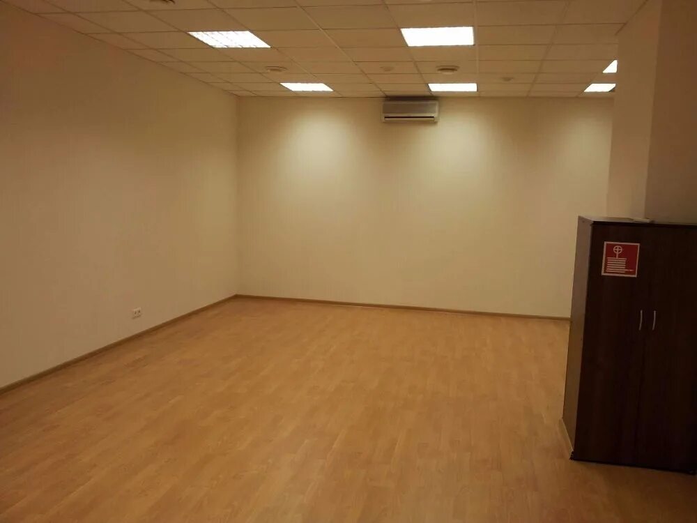 Аренда помещений основного. Пустое офисное помещение. Офис без мебели. Помещение офис пустой. Помещение для офиса без мебели.
