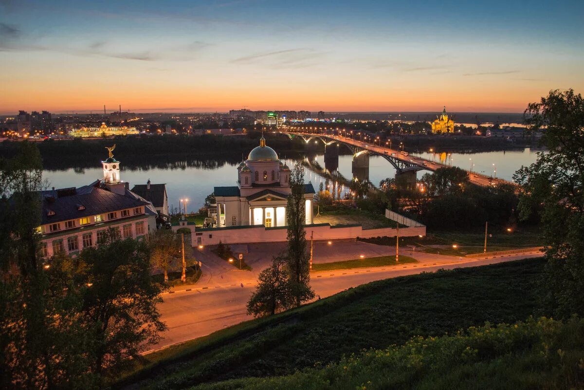 федоровская набережная нижний новгород ночью. нижний новгород обзорная экскурсия. нижний новгород набережная оки. нижний новгород красивый город. набережная федоровского нижний новгород.