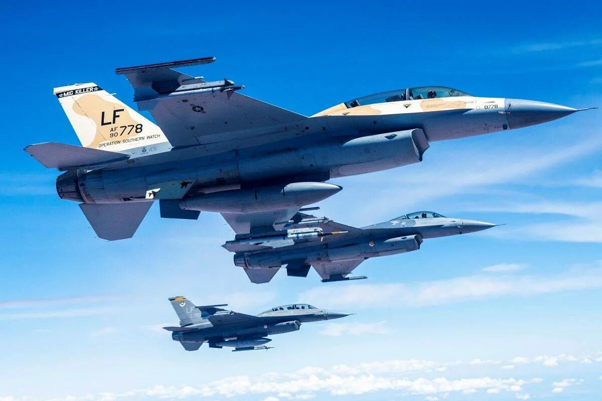 F 16 истребитель украина. F-16 Fighting Falcon. F 16 Falcon истребитель. F-16 США. F-16 Украина.
