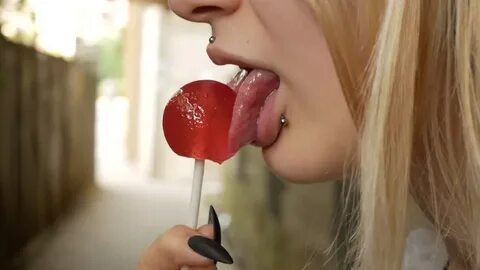 She licks girl