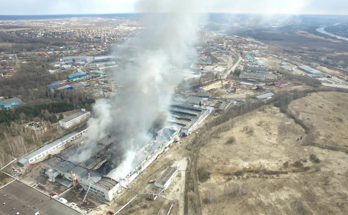 Пожар на алюминиевом заводе в Дмитрове. Пожар на ДОЗАКЛ В Дмитрове. Завод ДОЗАКЛ В Дмитрове. Пожар на заводе ДОЗАКЛ В Дмитрове. Дмитровск пожар