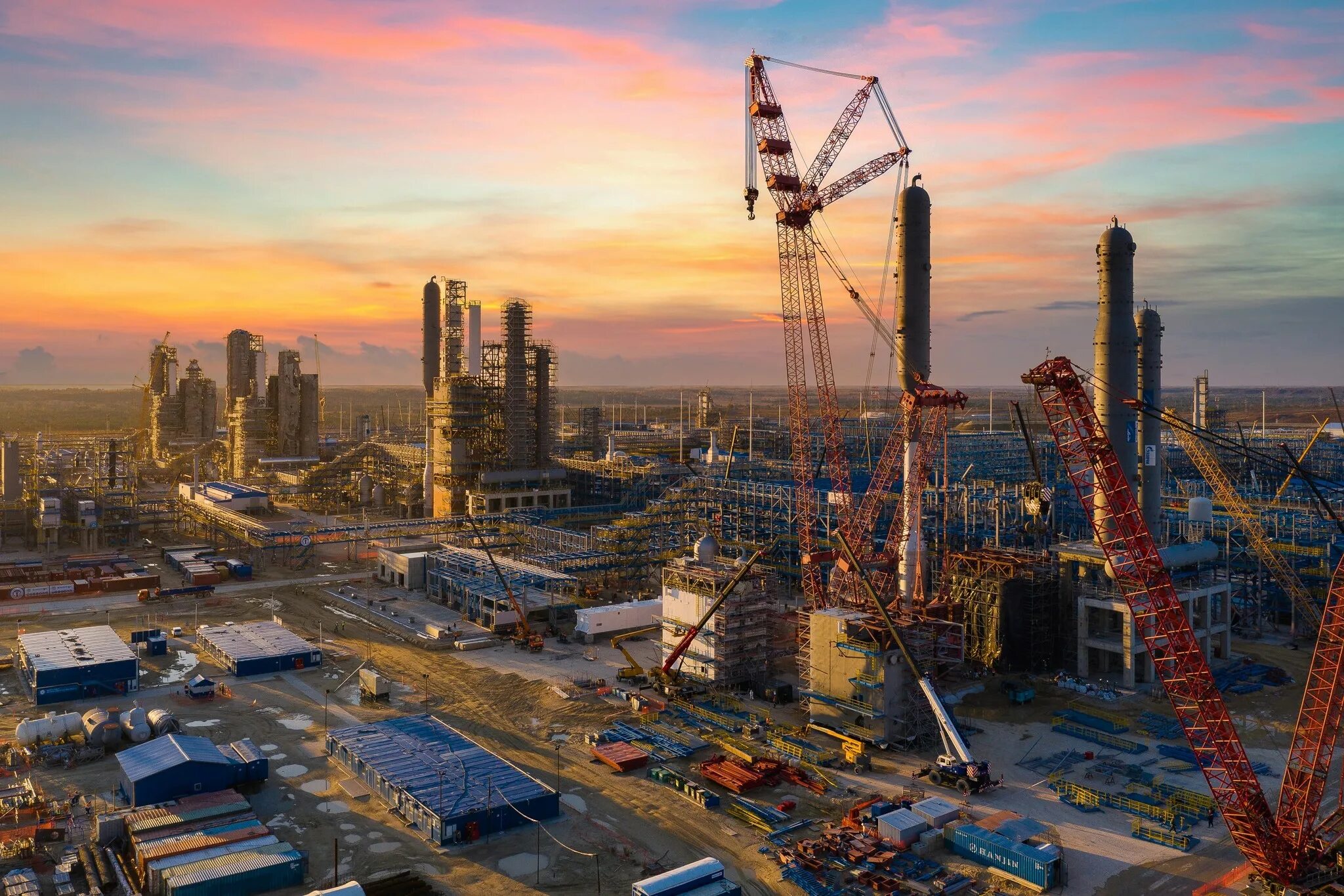 Стройка запсиб нефтехима тобольск. Возведение зданий и сооружений. Новые промышленные предприятия строительство. Строящийся завод. Амурский нпз 2021.