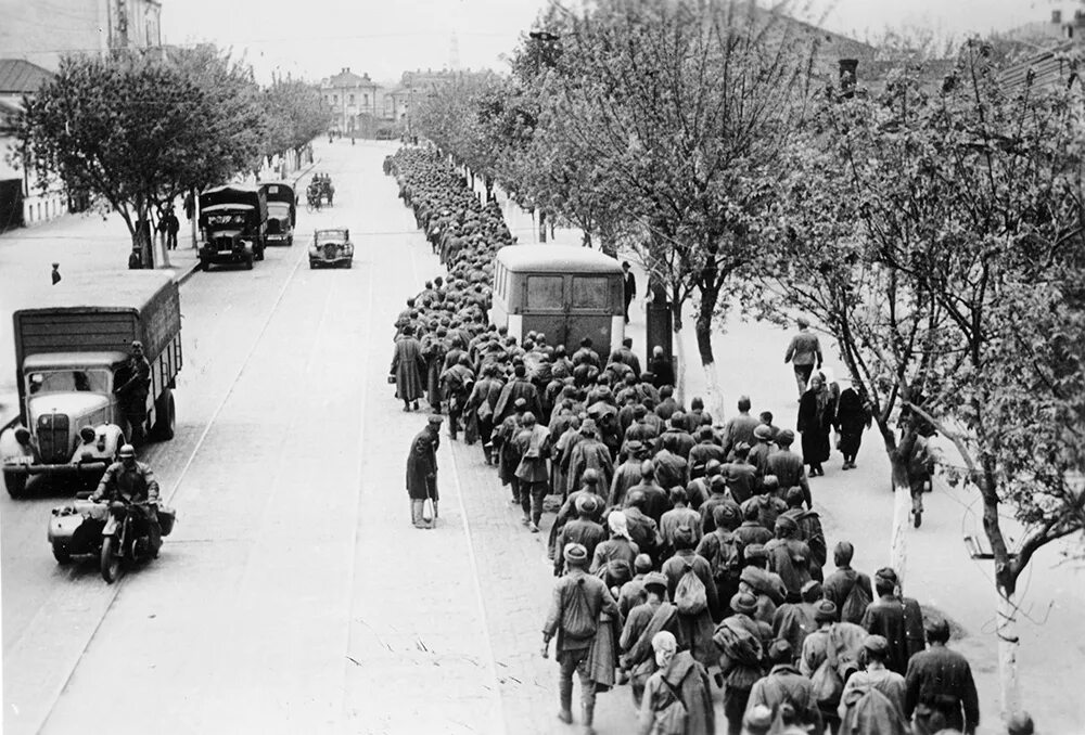 Оккупация Харькова 1941-1942. Оккупация немцами Украины в 1941. Взятие немцами Харькова в 1941. Оккупированный Харьков 1942. Немецко фашистскими оккупантами