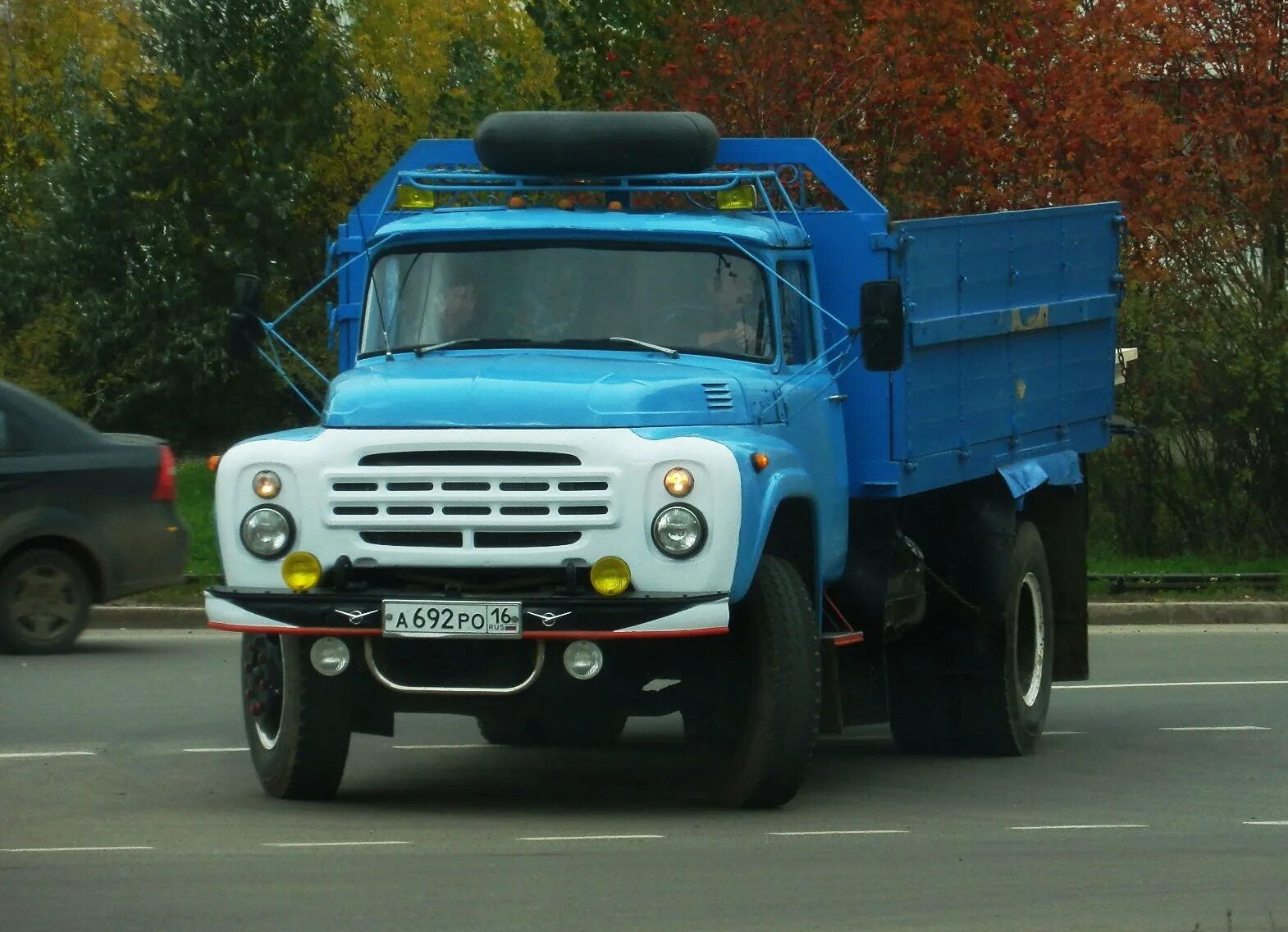 Грузовик зил 130. ЗИЛ 130 бортовой. ЗИЛ 130 военный бортовой. ЗИЛ 130 бортовой самосвал. Грузовик ЗИЛ 130 бортовой.