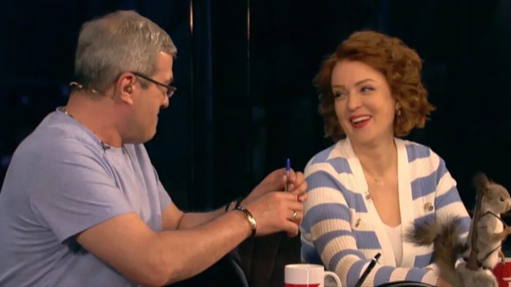 Здравствуйте товарищи ведущие. Ольга белова здравствуйте товарищи. Ведущие программы здравствуйте товарищи на канале звезда. Передача здравствуйте товарищи последний выпуск 2023. 04.