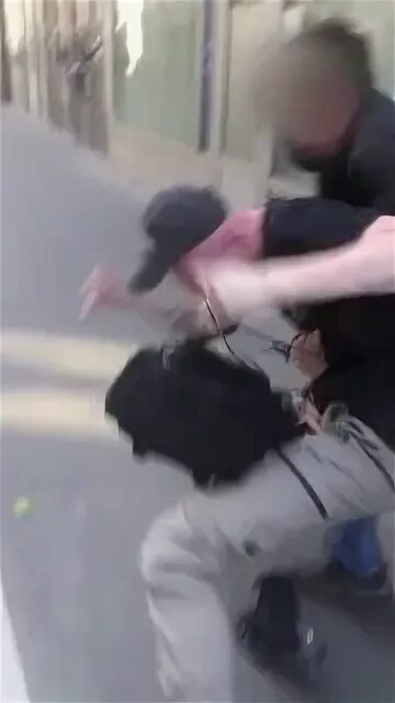 напали на русскую девушку. пацан в черняховске. аварии в татарстане за 3 дня. мужика выкинули из автобуса. избило быдло.