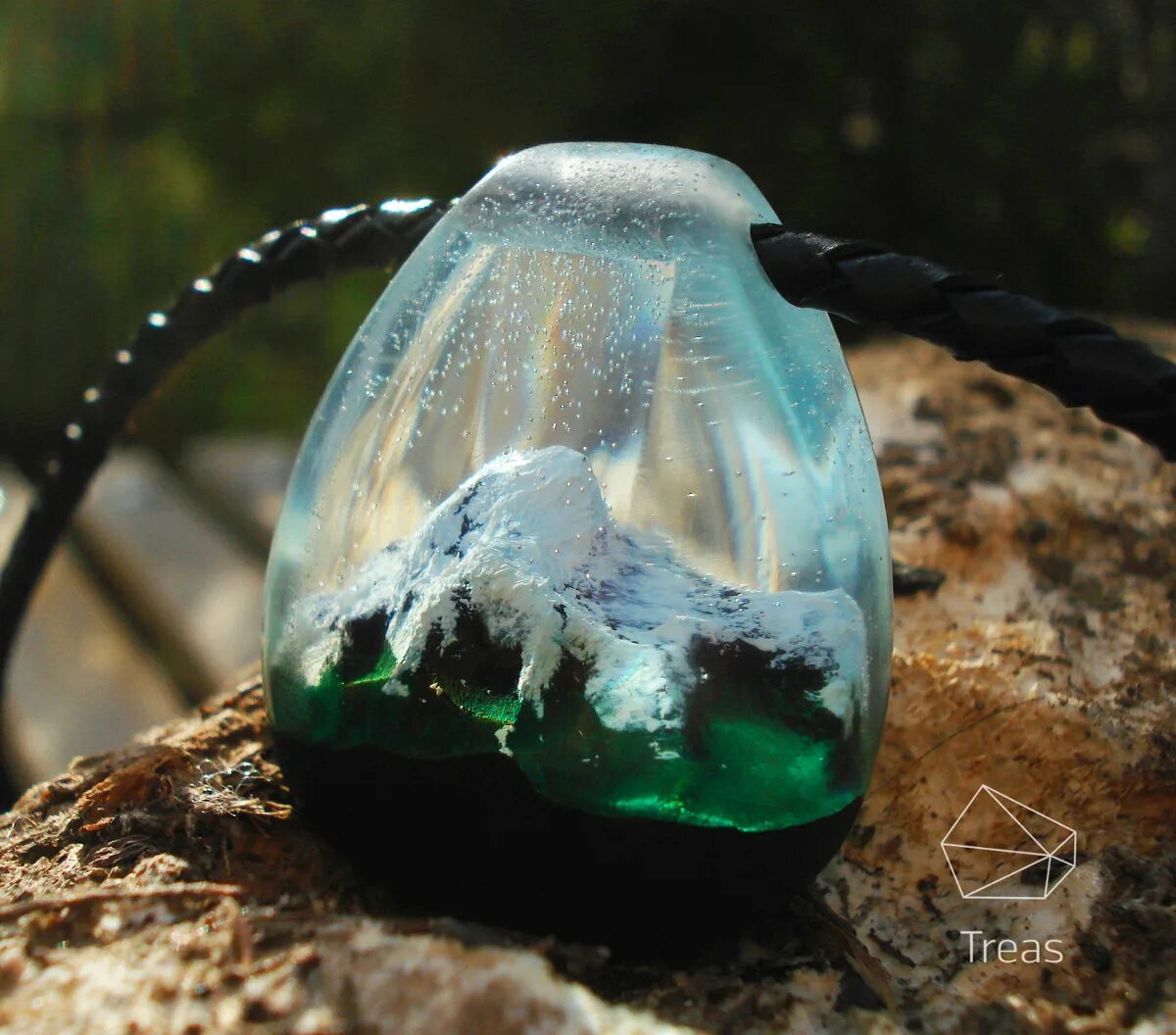 Кулон эпоксидка северное сияние. Настенные панно из эпоксидной смолы. Горе смола. Горе смола. Горы из рельефной пасты.