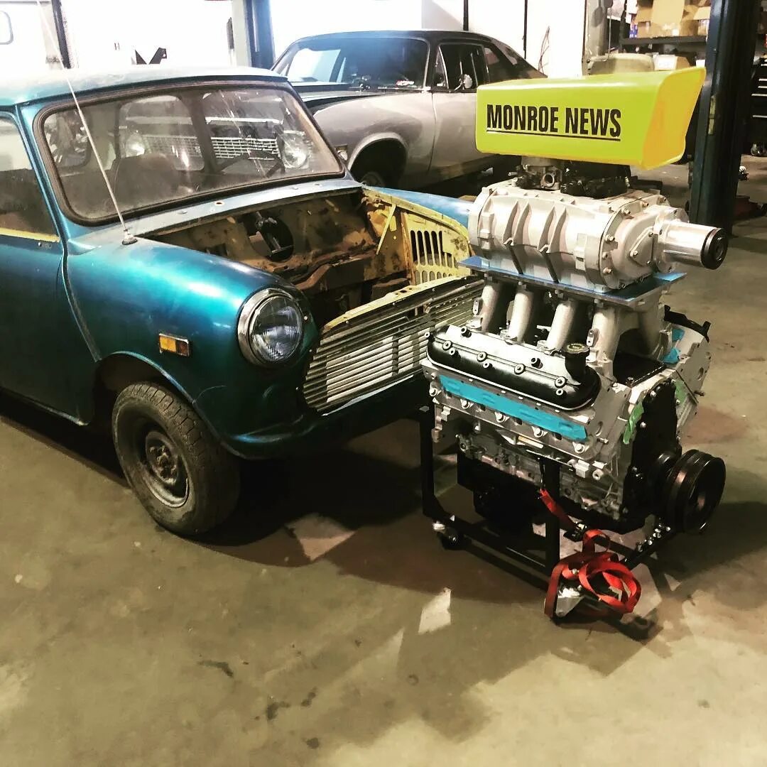 Какой двигатель в мини. V8 Mini. Мини ДВС v8. "Austin" "Mini" "1992" QG. Мини ДВС по дешевке.