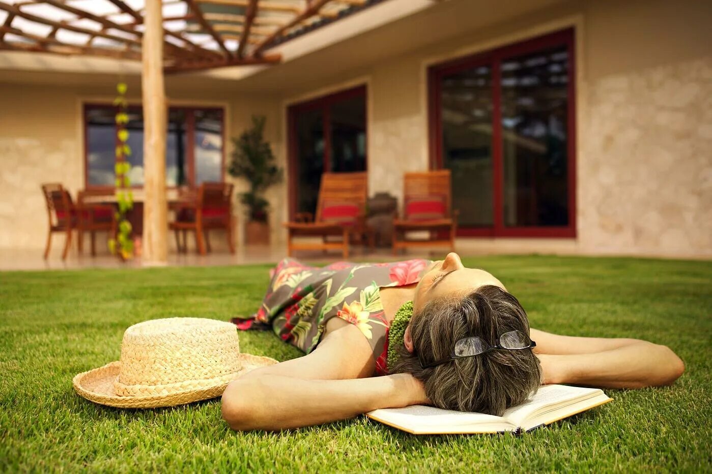 дом для кота. после отдыха домой. после отдыха домой. отдых дома. валяться в постели.