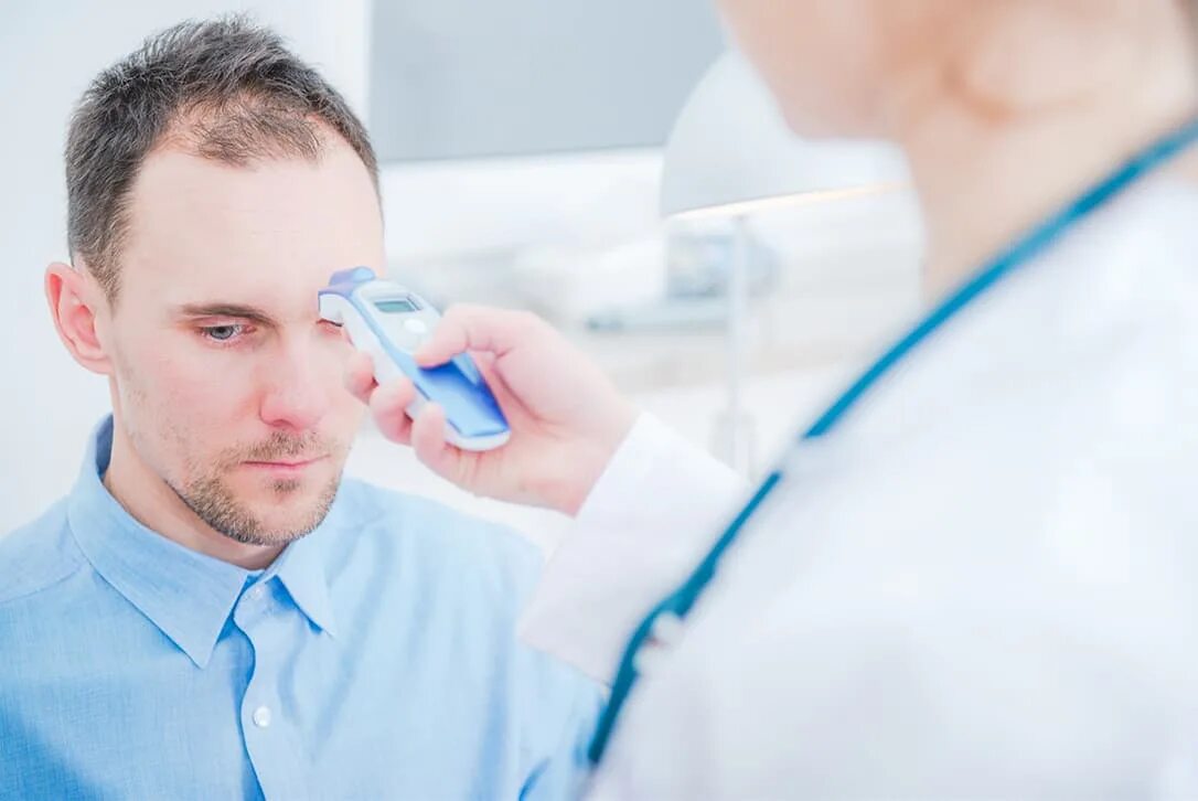 При какой температуре нужно вызывать врача на дом. Необходимо обратиться к врачу. Орви симптомы коронавирус. Симптомы когда нужно к врачу. Идти к врачу с температурой.