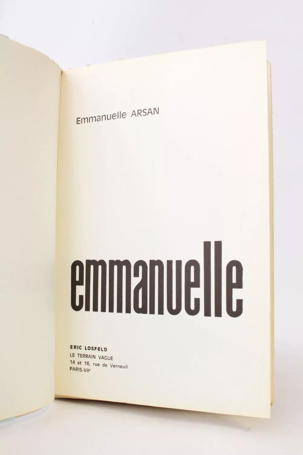 Эммануэль книга отзывы. Эммануэль Арсан. Arsan Emmanuelle books. Эммануэль книга Старая. Книга Эммануэль часть 3.