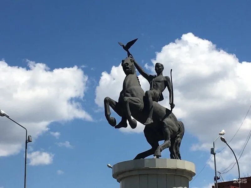 Город улан-удэ голова ленина. Монумент три стихии улан-удэ. Мать бурятия памятник в улан-удэ. Статуя мать бурятия улан-удэ. Мать бурятия памятник.