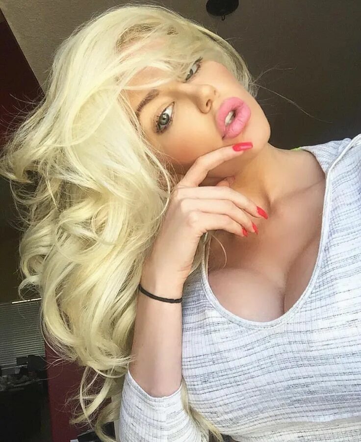 Blonde bimbo. Николетт ши. Nicolette Шеа.