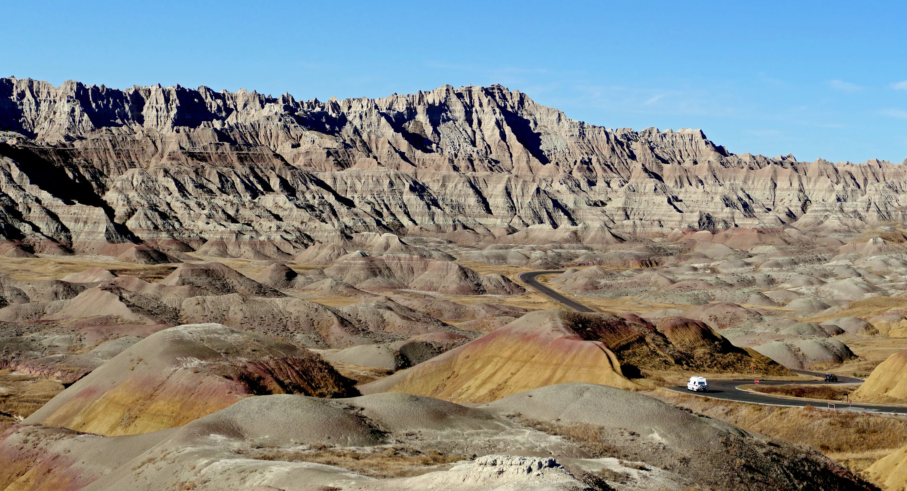 В образовавшейся долине. Тенерифе от сахары. Оползень в долине гейзеров. Травяное плато биом. Горы пустыни.