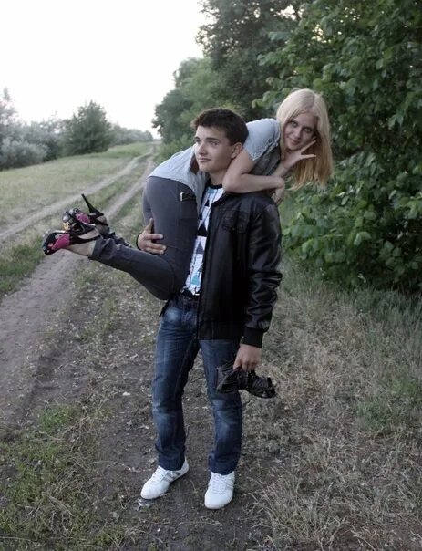 Эмо 2007 на аву. Парни которые косят под девушек. Девочка косящая под мальчика. Девочки которые косят под мальчиков. Кошу под пацана.