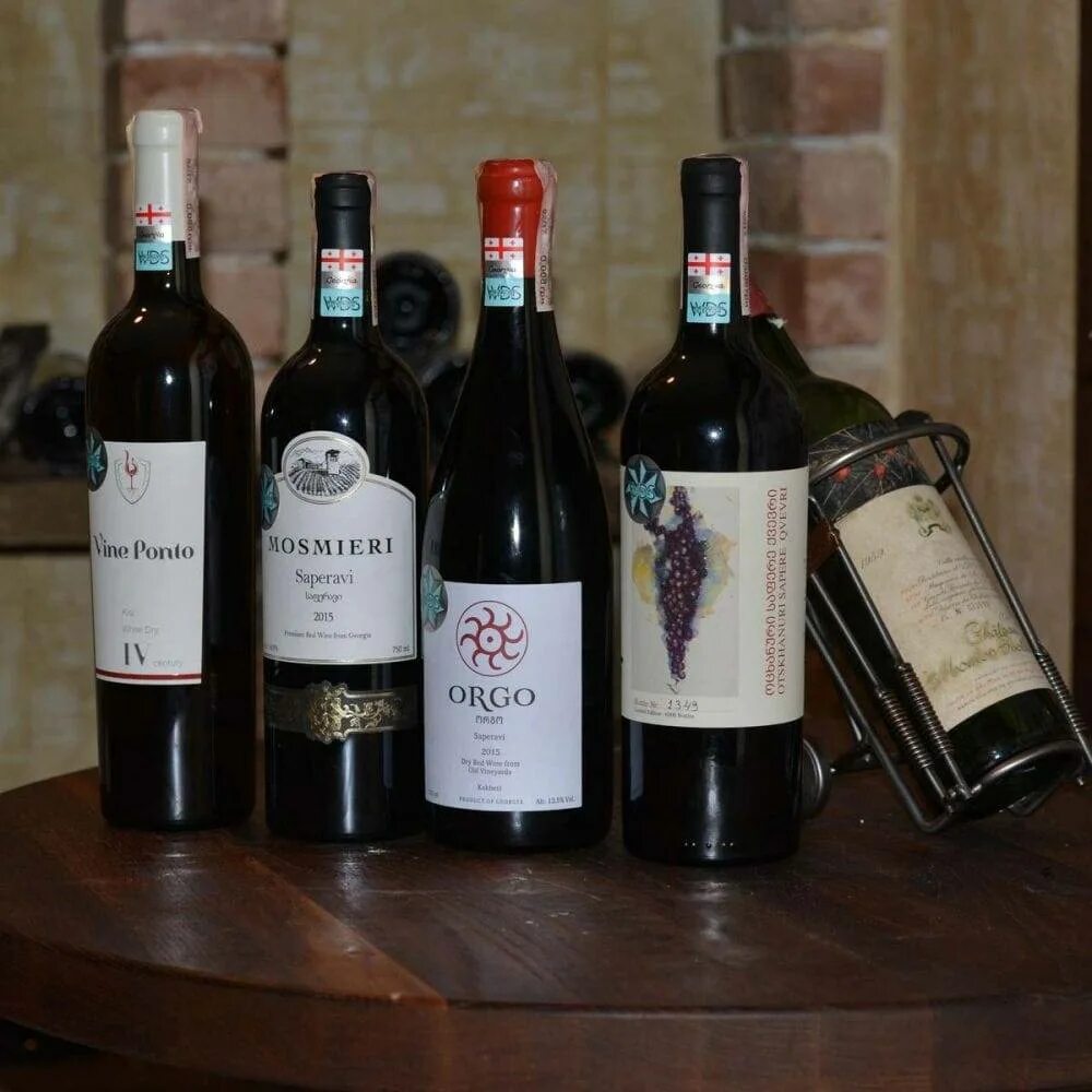 Лучшие вина грузии. Грузинские вина. Коллекционное вино. Коллекция грузинских вин. Частная винная коллекция.