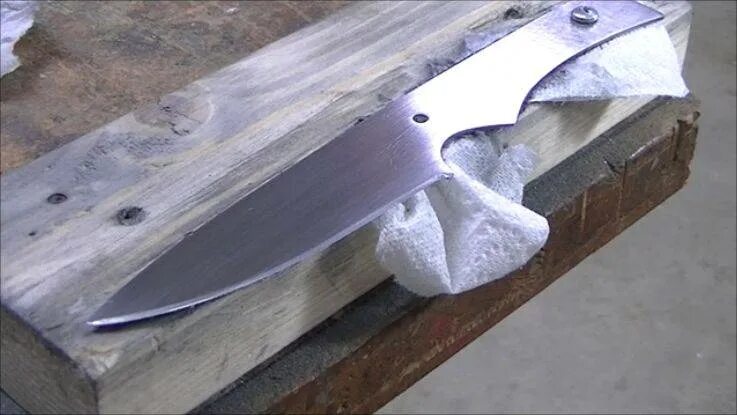 Делать лезвие ножа. Нож из дисковой пилы р6м5. Нож из диска циркулярки. Нож из пильного диска циркулярной пилы. Нож из алмазного диска по бетону.