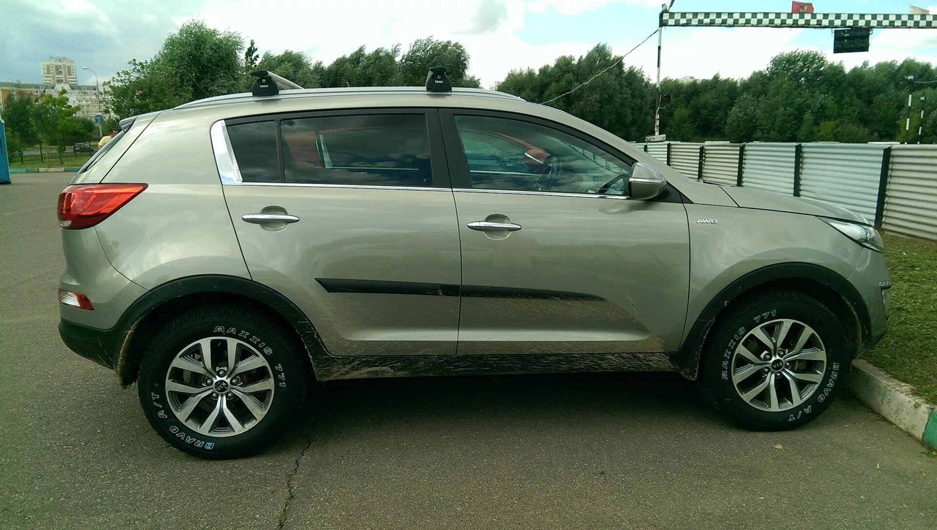 Купить шины киа спортейдж. Kia Sportage 3 225 65 r17. Киа Спортаж 3 235/65 r17. Кия Спортейдж 3 225 65 r17. Kia Sportage r17 235/65.