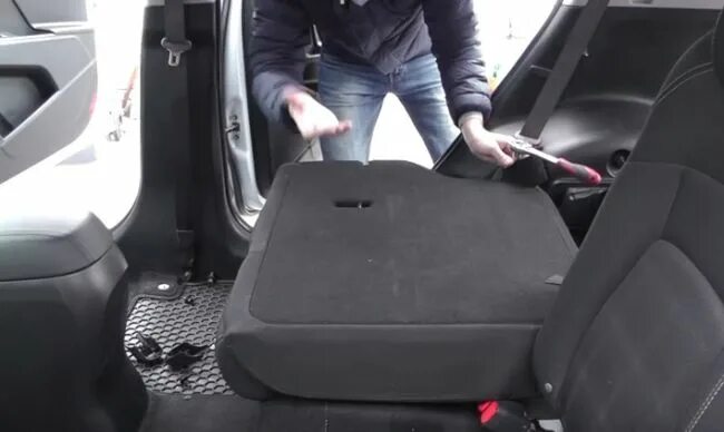 Как снять заднее сиденье спортейдж 3 Как снять заднее сидение на Киа Спортейдж 3 1 ответ