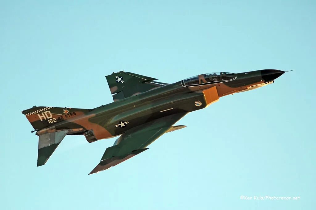 Mcdonnell douglas f 4 phantom. Гермошлем mcdonnell douglas f-4 phantom ii. mcdonnell douglas f-4s phantom ii № 5550/db. f-4s phantom ii 155550 (c/n 2793). mcdonnell douglas f-4 phantom ii сзади.