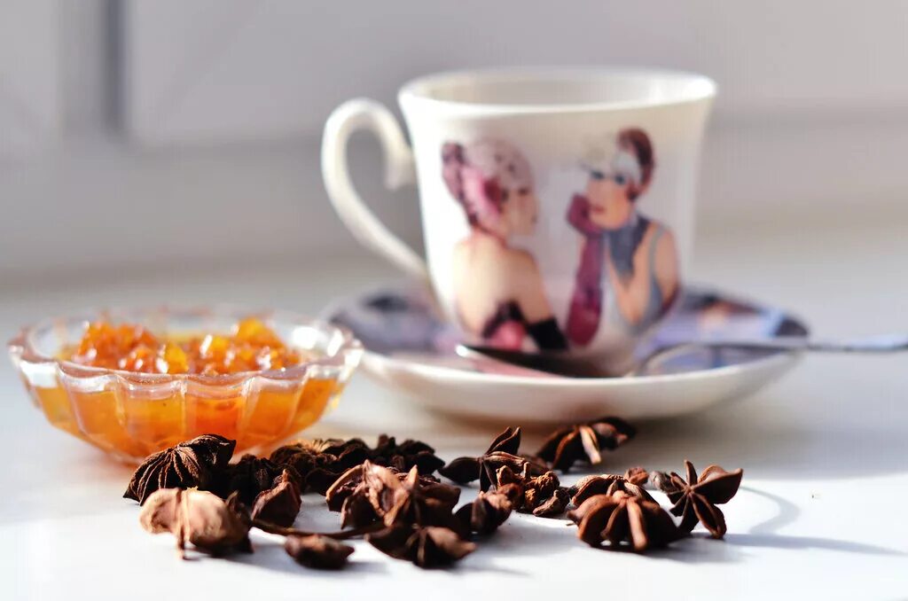 Циннамон корица. Бадьян ядовитый. Черешковый чай. Кардамон в глинтвейн. В чай добавляют звездочку.