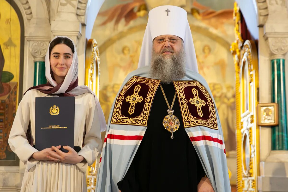 Церкви принимающие одежду. Церкви принимающие одежду. Облачение иерея православной церкви. Сдать ненужные вещи в москве. Храм англиканской церкви в великобритании.