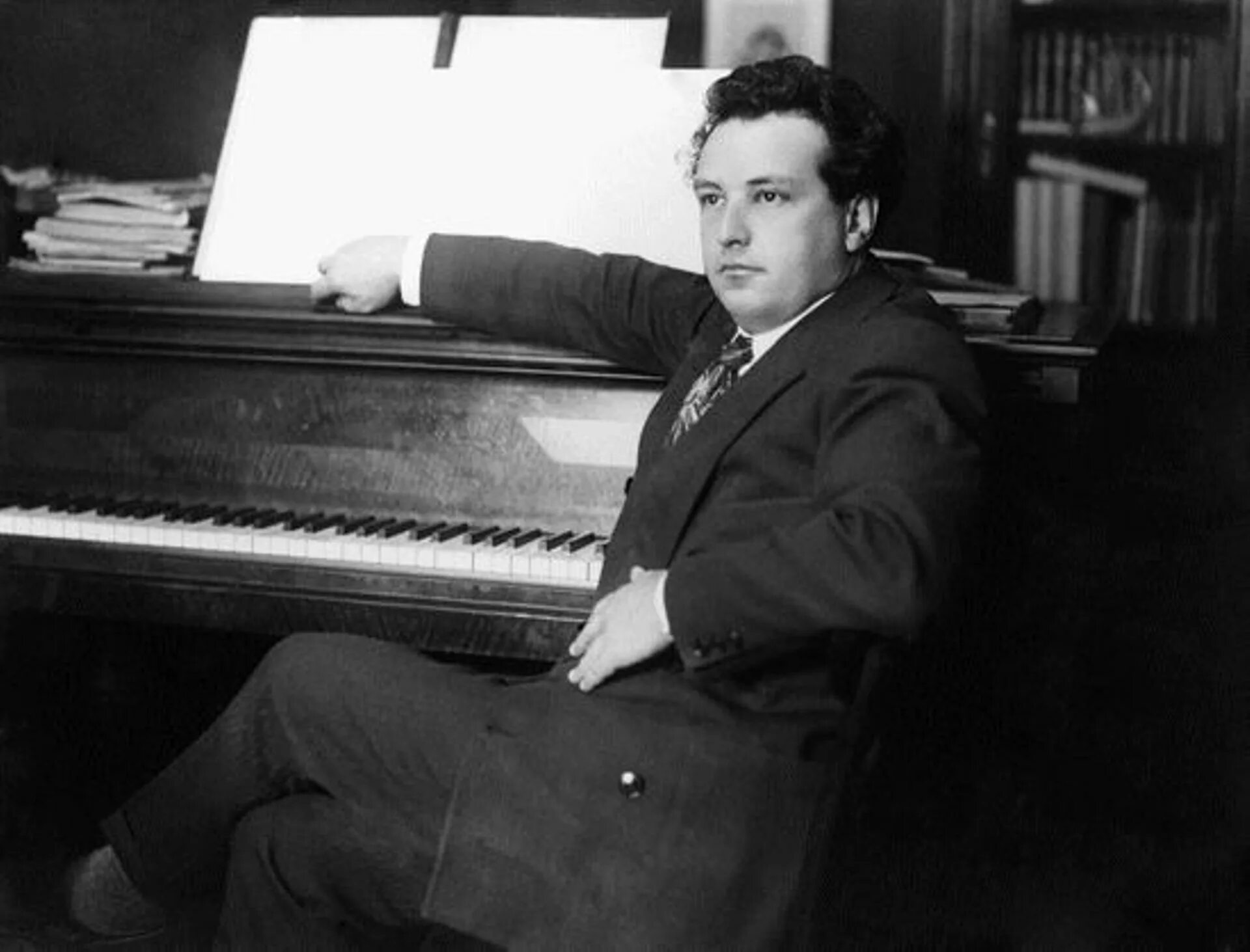 Артюр онеггер. Артюр онеггер французский композитор. Краткая автобиография артура онеггер. Онеггер портрет. Оскар артюр онеггер.