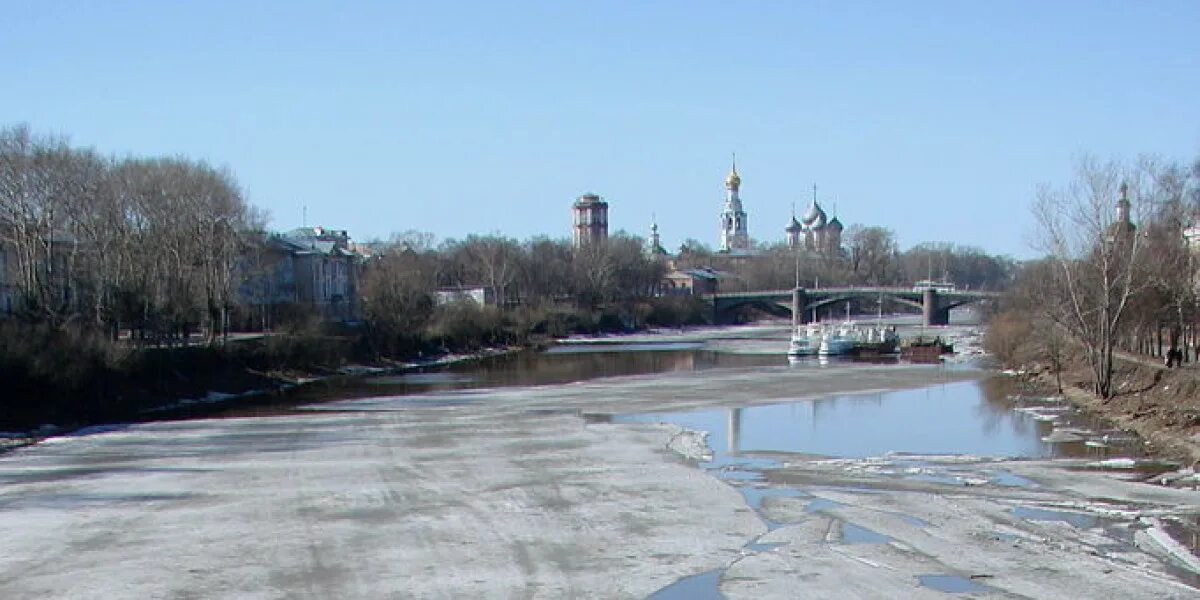 Уровень воды в вологде сегодня. Вологда половодье на реке. Река Вологда весной. Река Вологда зимой.