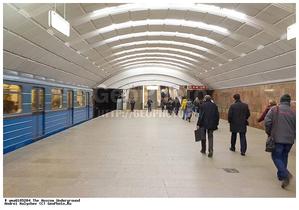 сходненский метро девушка. сходня метро. метро сходненская москва. реклама нижнего белья в метро. несчастные случаи в метро.