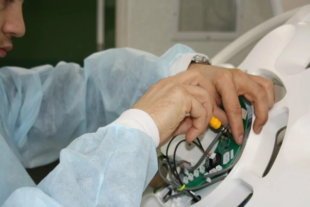 Медицинские приборы и оборудование. Инженер медицинского оборудования. Работа по обслуживанию медицинской техники. Инженер медицинского оборудования. Техническое обслуживание медицинского оборудования.