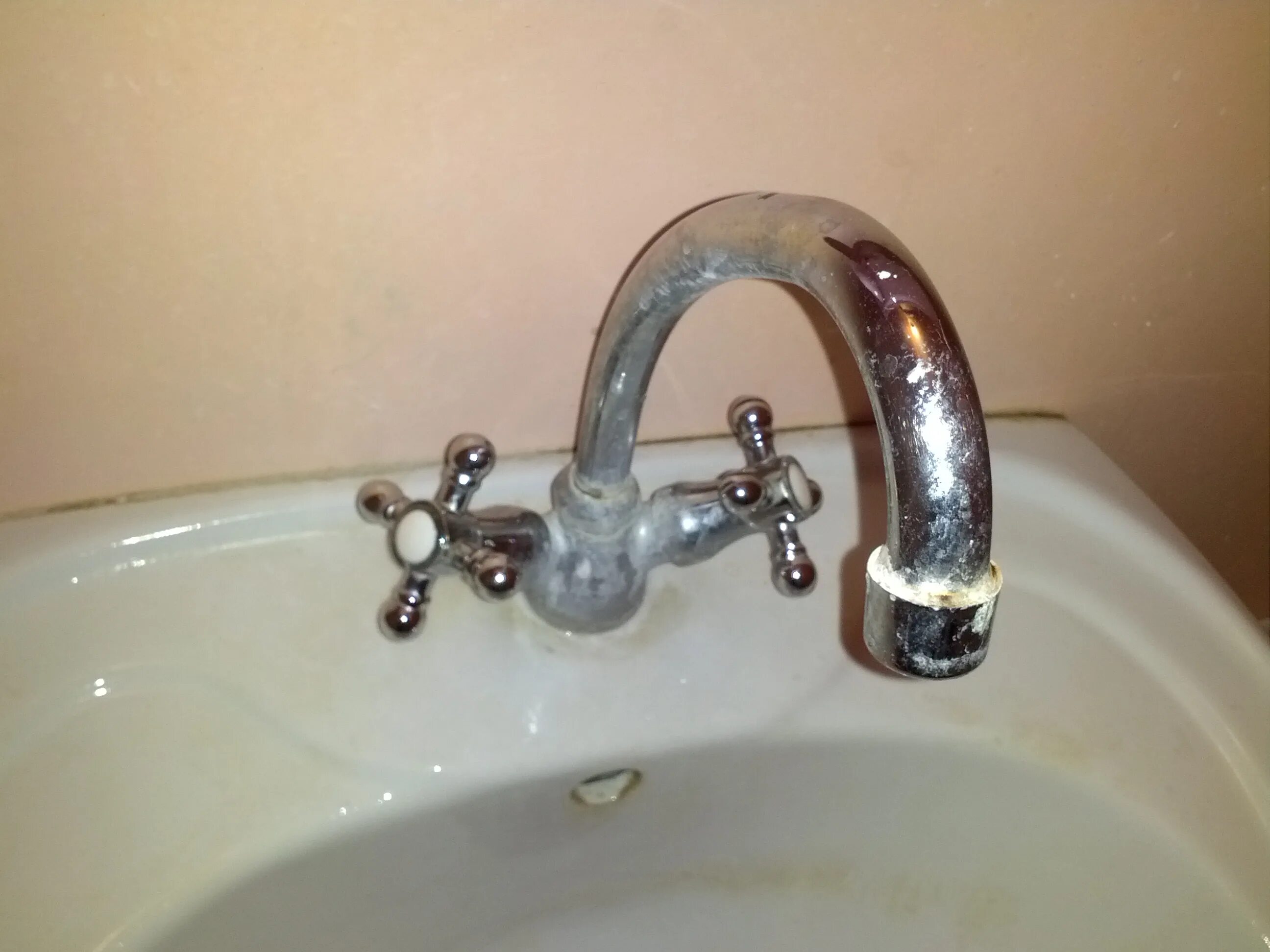 Горячая вода левобережная