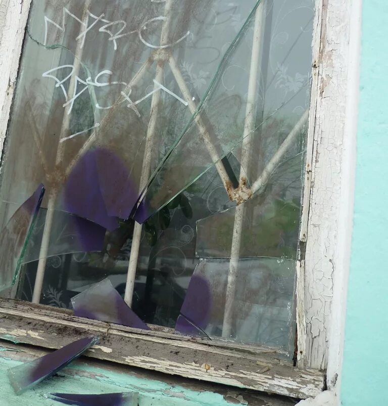 к чему снится разбить окно в квартире