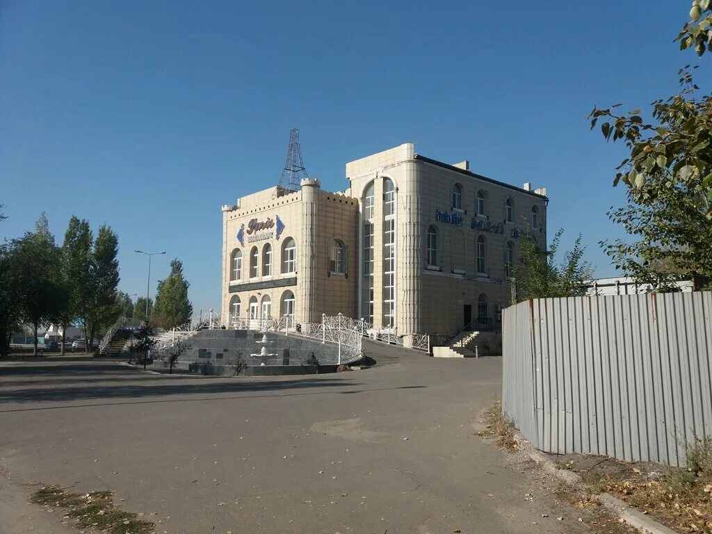 Тумар ресторан семей. Актау центр города. Город семей ресторан сарыарка. Кафе в казахстане. Биг бен ресторан улица 43.