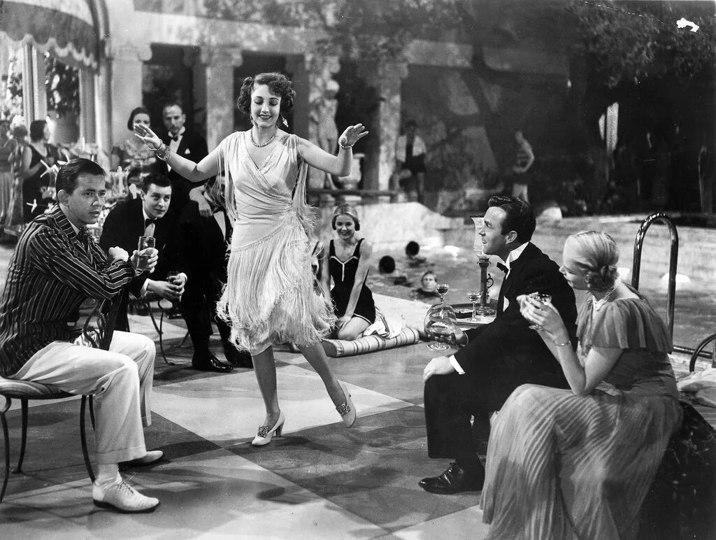 мода коко шанель 1930. русская литература 20 век. америка в 20-е годы 20 века. радио 1920х годов в сша. коко шанель 1920е.