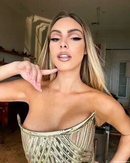 Lele Pons Boob.