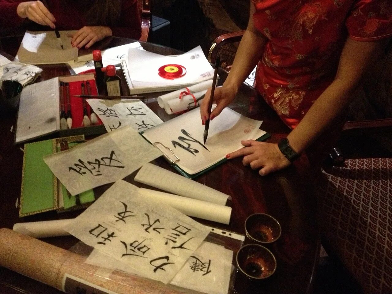 Японская каллиграфия. Японская каллиграфия кайсё. Современная японская каллиграфия. Иероглифическая каллиграфия в японии. Каллиграфия в японии.