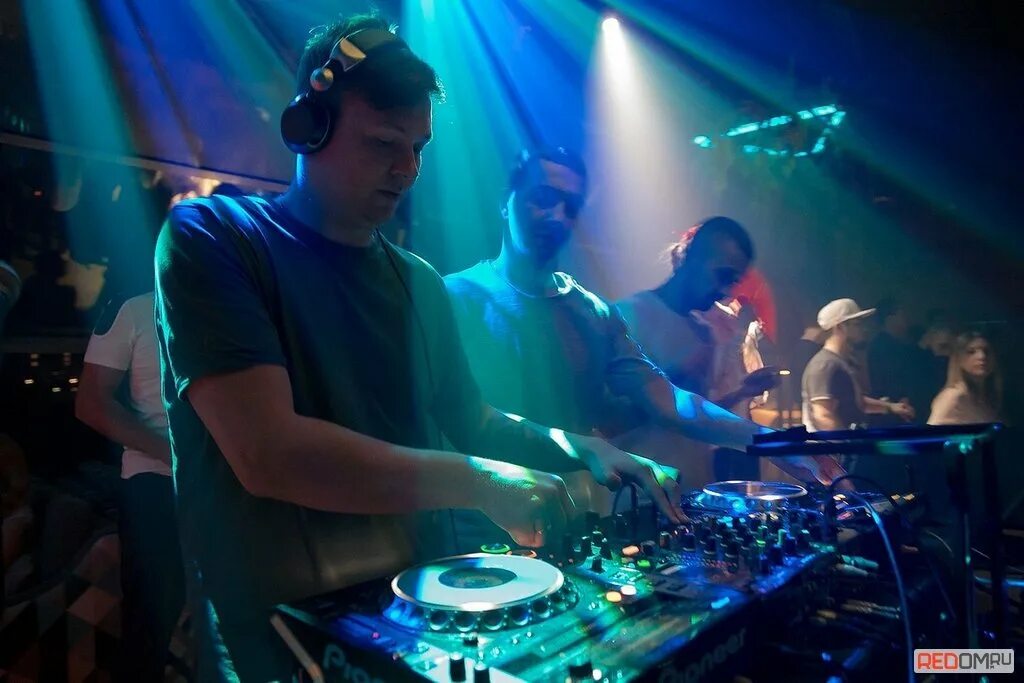 Томми хаус ул дубровинского 1и. Томми хаус. бар томми хаус. томми хаус красноярск. томми хаус красноярск диджей.