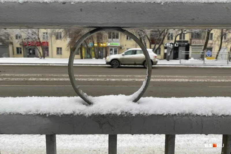 Почти снег. Снег в екатеринбурге. снежный екатеринбург.