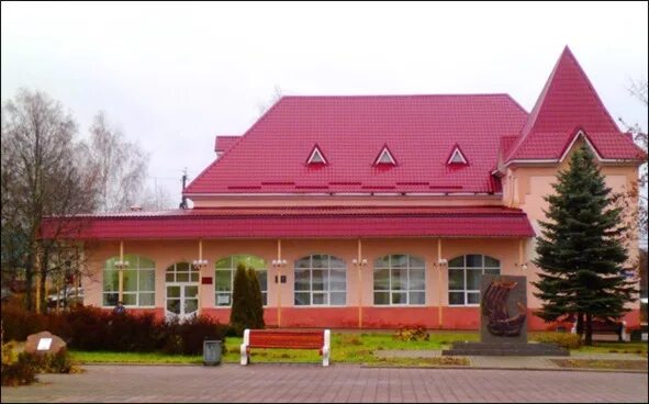 Струги красные. Библиотека Струги красные. Санаторий красные Струги. Фото библиотеки Струги красные. Струги красные здание библиотеки.