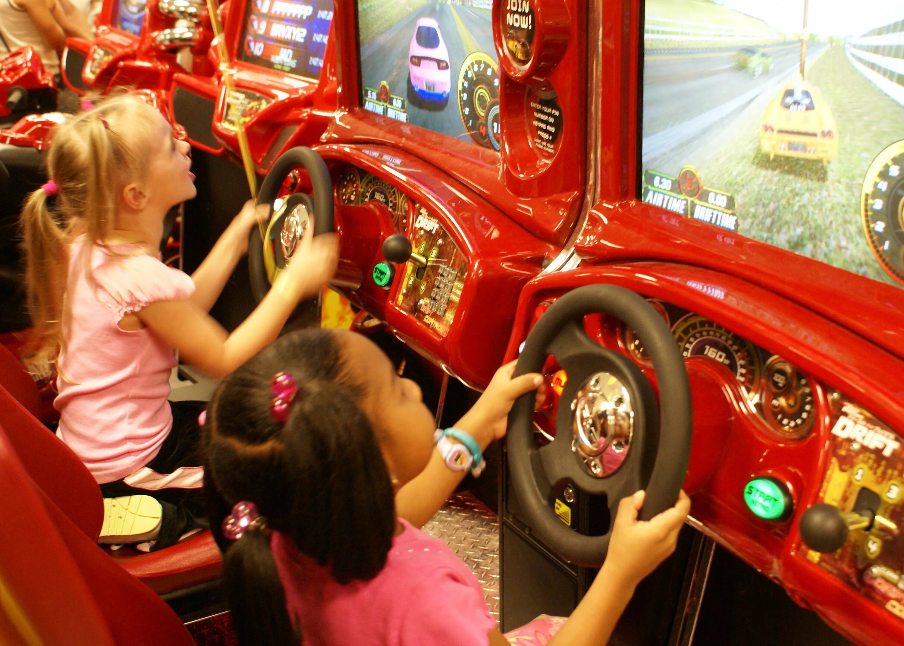 Фото игровых 2007 года. PLAYKIDS игра. Видео игры в Минске для детей. Children playing in the Restaurant game Zone. Had kid game